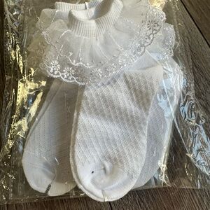 Ruffle White Ankle Socks